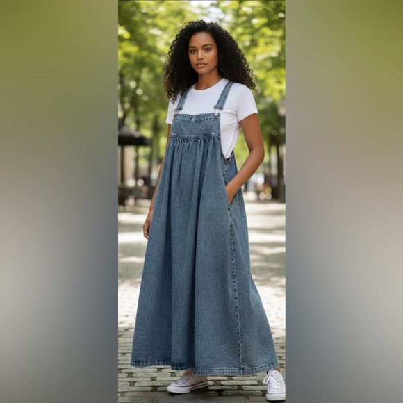 Playful Denim Overall Dress with adjustable straps and pockets - Picture 4 of 4